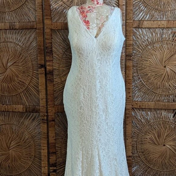 DB STUDIO NWT Allover Lace V-Neck Sheath Wedding Dress size 16W - never altered - Picture 14 of 14